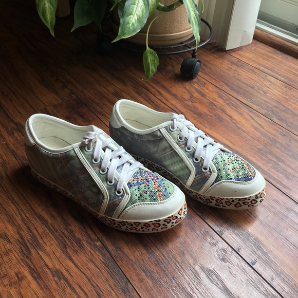 Tesia Women’s Designer Sneakers, Sz: 7 (23.5) - Picture 8 of 8